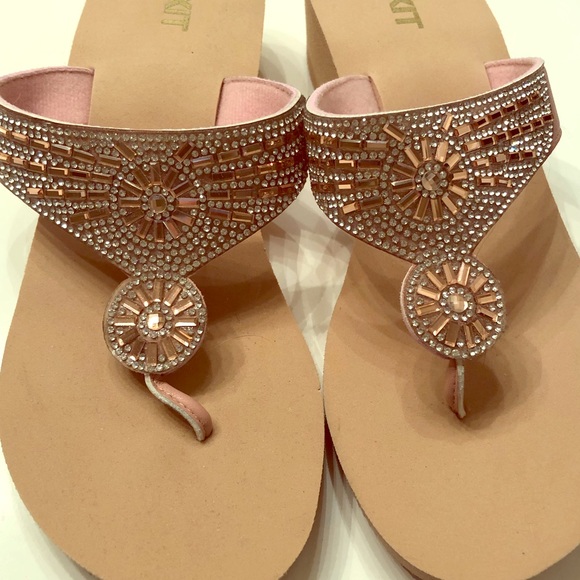 Mix It Shoes - NWOT Mixit Women’s flip flops size 8